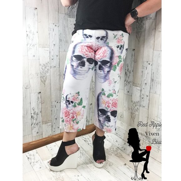 Skull Print Capri Palazzo Pants - Picture 2 of 2
